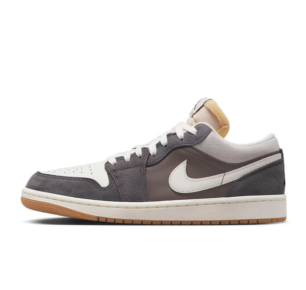 Jordan 1 Low "SNKRS Day Korea Magpie"