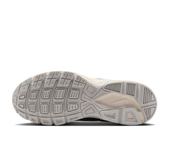 Nike Initiator "Vast Grey Metallic Silver Pale Ivory Pink Foam"
