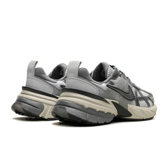 Nike V2K Run "Pure Platinum Wolf Grey"