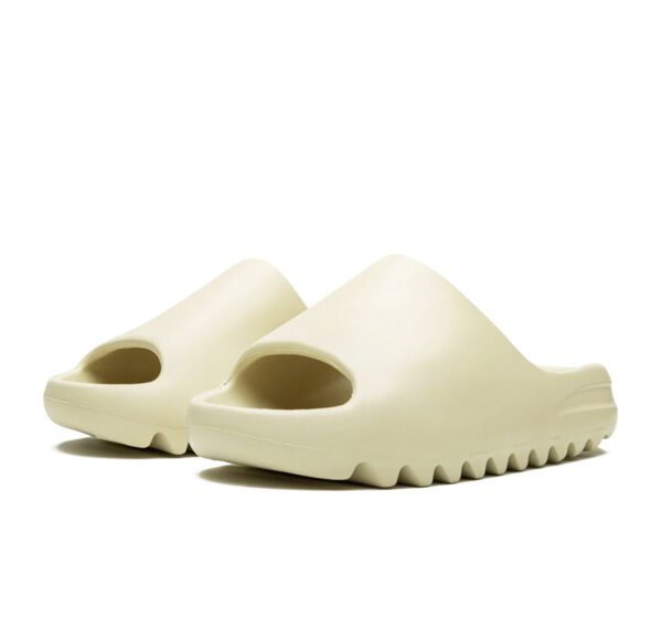 Yeezy Slide “Bone”