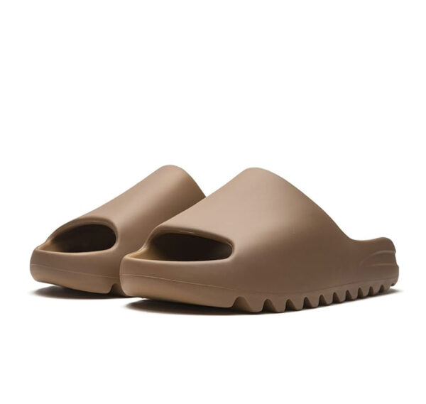 Yeezy Slide “Core”