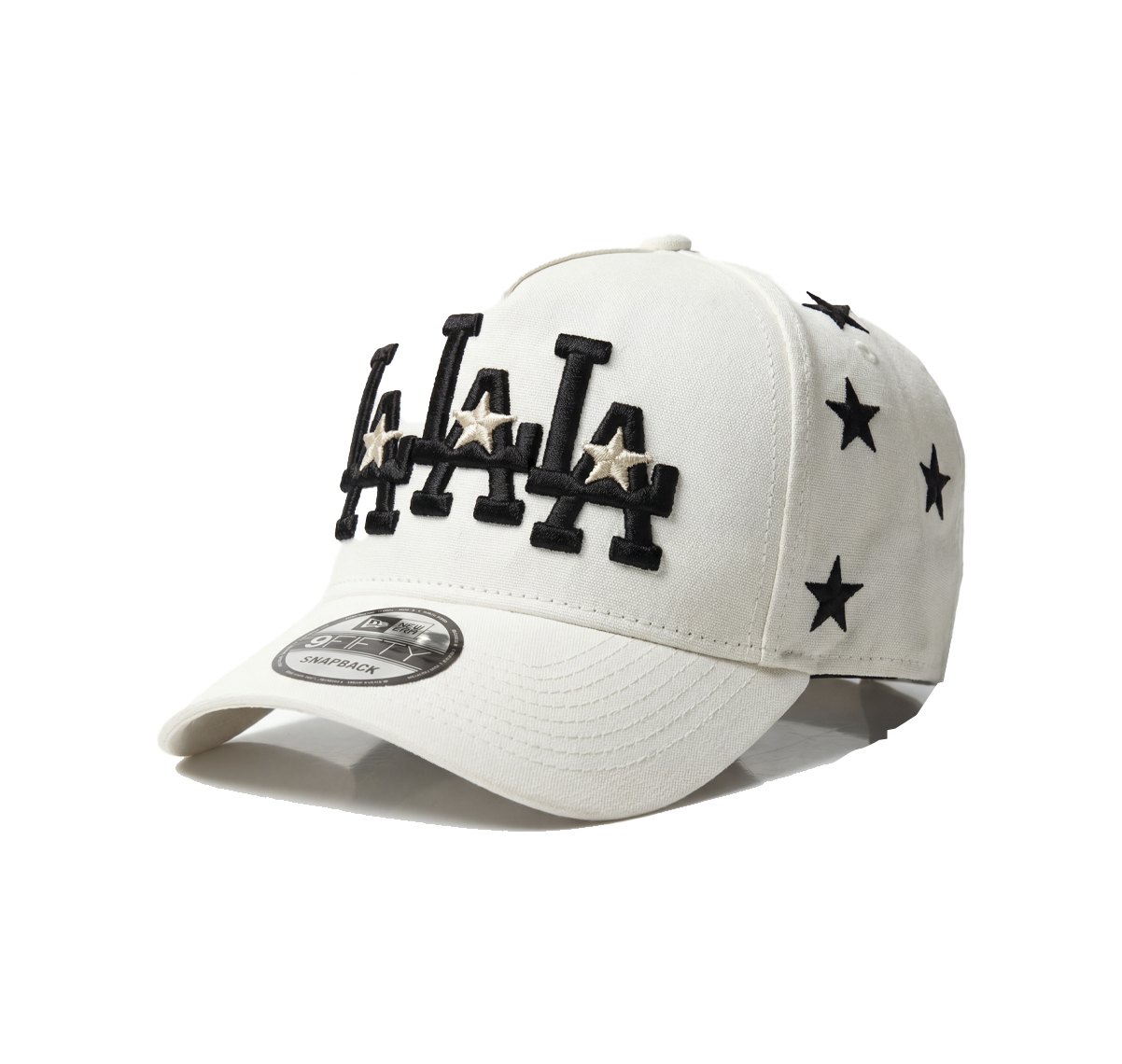 LA EMBROIDERED LOGO – WHITE